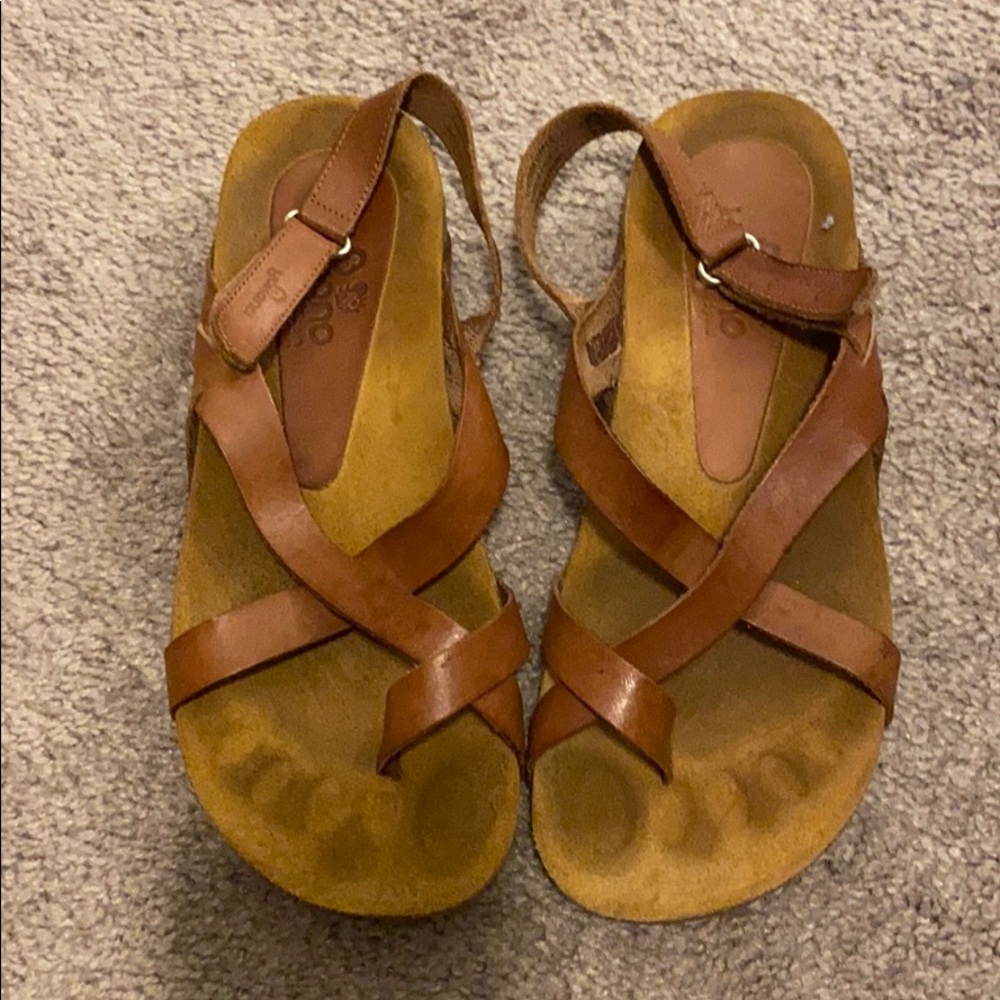 Leather cross toe sandal